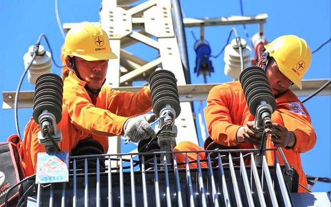 Đề xuất tăng giá điện: Đừng làm mất ý nghĩa tăng lương