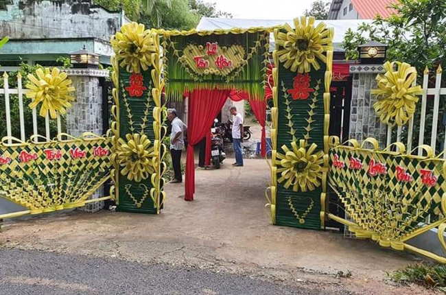 Giữ nét xưa cổng cưới lá dừa