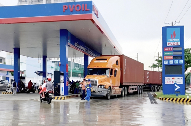 Tránh bị động xăng dầu