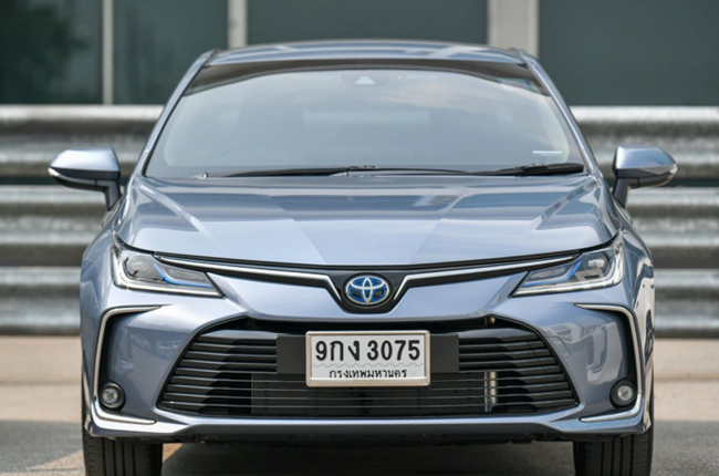 Toyota Corolla Altis 2022 lộ diện trên đường phố, đại lý nhận đặt cọc giá khởi điểm đầy bất ngờ