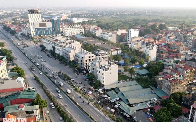 Nhà đầu tư ồ ạt rao bán đất, đại gia 'săn' biệt thự ở tỉnh