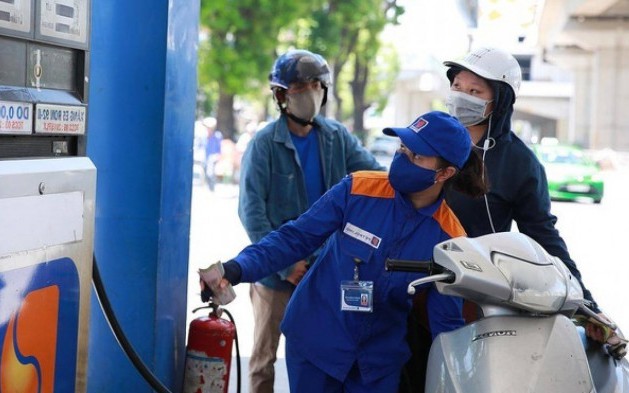 Giá xăng dầu tăng sốc: Giảm thuế nhưng không thấm, doanh nghiệp gần hết giới hạn chịu đựng
