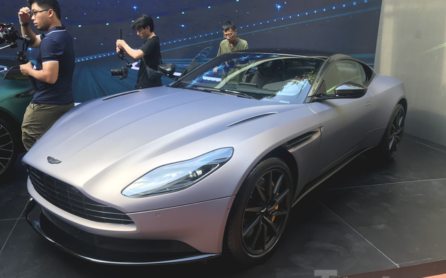 Cận cảnh mẫu xe F1 đầu tiên của Aston Martin tại Việt Nam