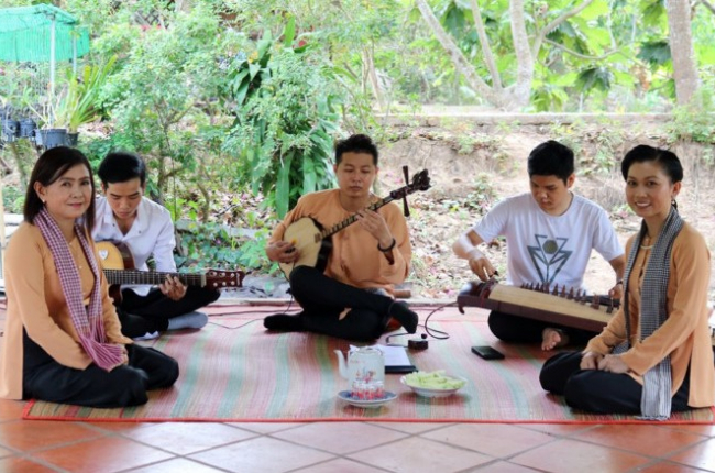 Du lịch nguyên sơ, nhà tranh vách đất hút hồn du khách đến miền Tây