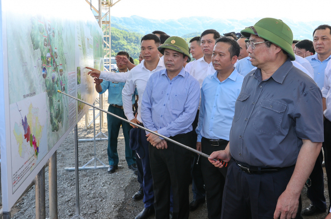 Thủ tướng khảo sát dự án sân bay Sa Pa, đường nối cao tốc Nội Bài - Lào Cai tới Sa Pa