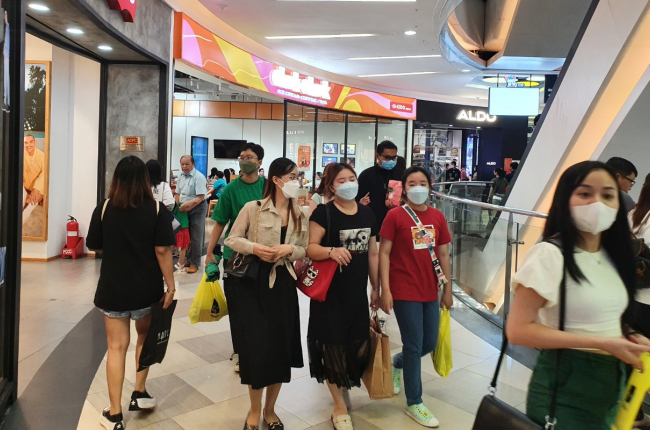 Trung tâm thương mại TP.HCM nhộn nhịp, mùa mua sắm cuối năm nhiều hứa hẹn