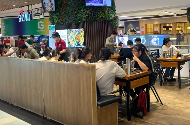 Kinh doanh thực phẩm - đồ uống, thời trang giúp thị trường mặt bằng bán lẻ thoát cảnh 'chợ chiều'
