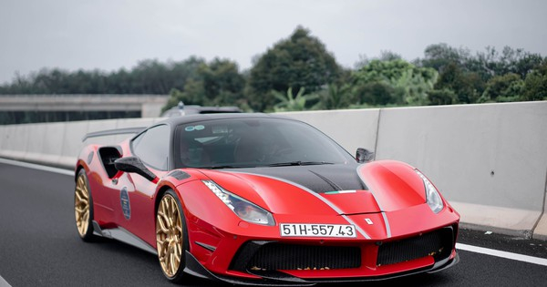 Ferrari 488 GTB độ 'khủng' nhất Việt Nam xuống phố