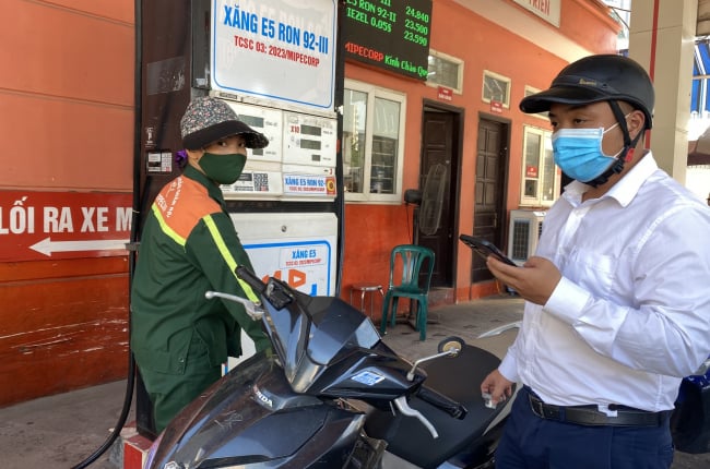 Giá xăng dầu hôm nay, 10/10: Thế giới tăng, trong nước bình ổn