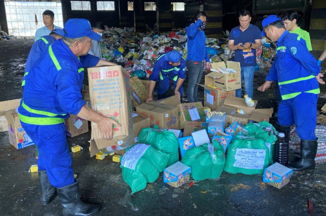 Kiểm tra và tiêu hủy hàng nghìn sản phẩm hàng hóa vi phạm dịp cuối năm