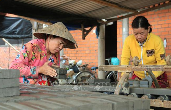 Bảo tồn các lò gạch, gốm truyền thống ở Mang Thít, tạo sản phẩm du lịch đặc thù