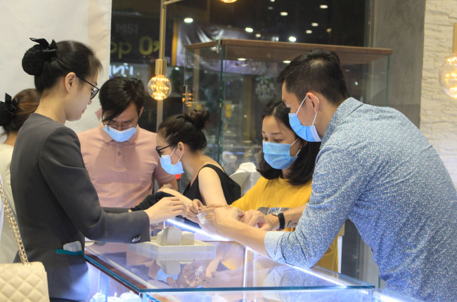 Người Việt mua quà Valentine nhiều nhất châu Á và cuộc đua của PNJ, SJC, DOJI