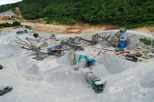 Xử lý nghiêm tổ chức, cá nhân găm hàng, ép giá vật liệu xây cao tốc