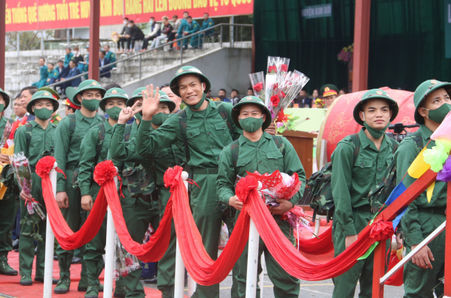 Hòa Bình: Tiễn hơn 1.700 thanh niên lên đường nhập ngũ