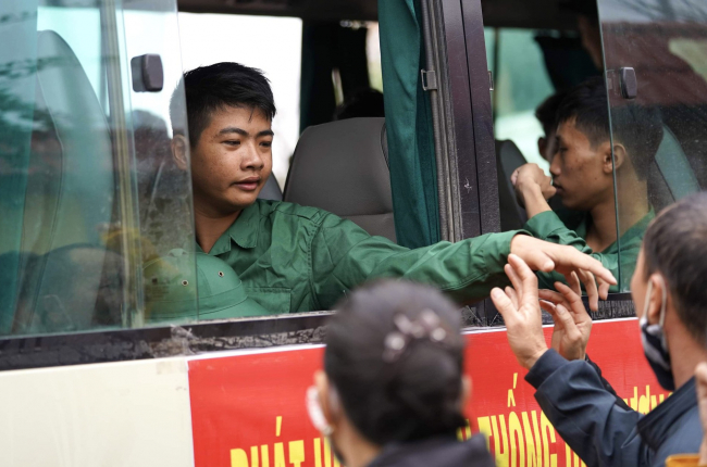 Hơn 1.000 thanh niên Quảng Bình lên đường nhập ngũ, nhiều tân binh là người Bru - Vân Kiều