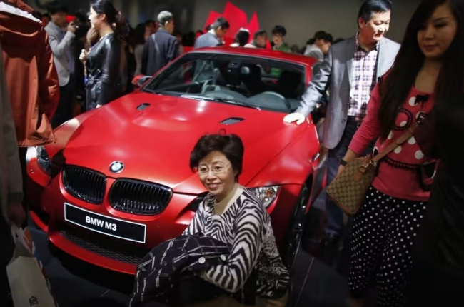 Người lái xe BMW bị kỳ thị ở Trung Quốc