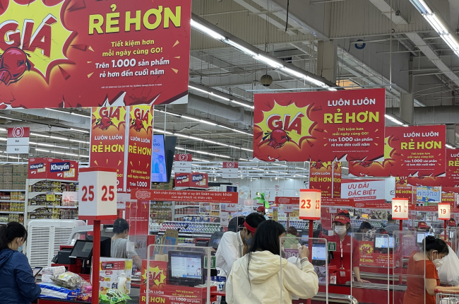 Siêu thị đua khuyến mãi lễ 30/4, giảm giá từ 50%, mua 2 tính tiền 1 hàng nghìn sản phẩm