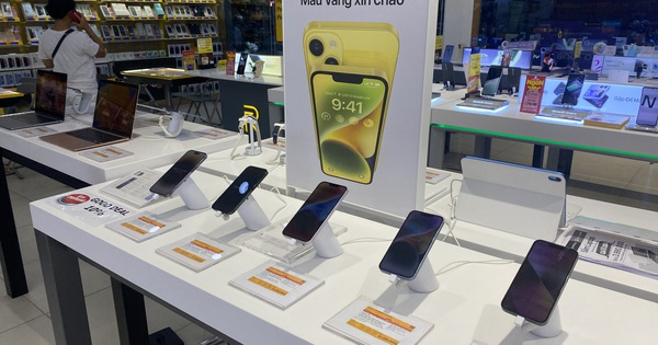 Tín đồ nhà táo thất vọng vì giá bán trên cửa hàng Apple Việt Nam quá cao
