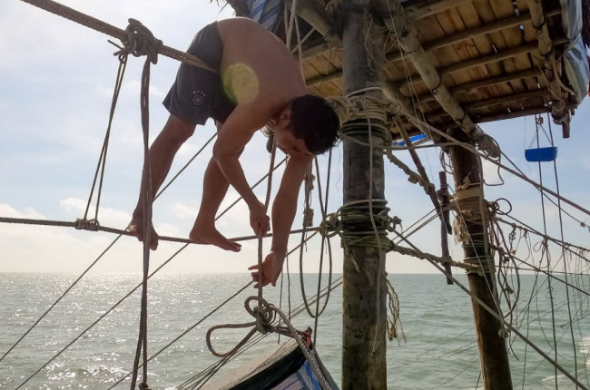 Mưu sinh trên đầu sóng