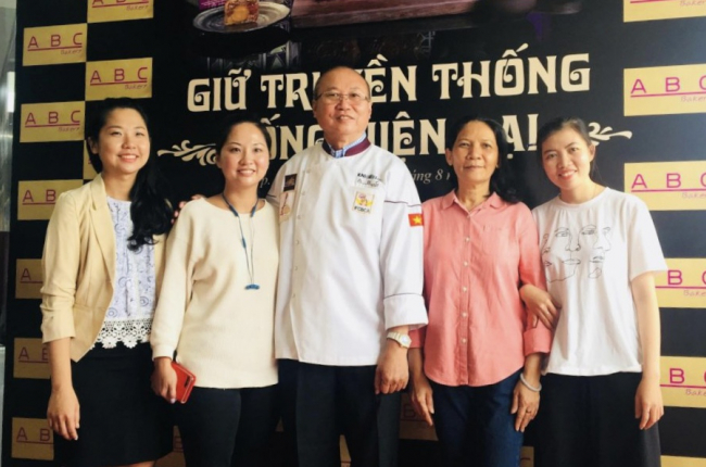 Chuyện kinh doanh nhà ABC Bakery: Vua bánh mì Kao Siêu Lực hé lộ 'giành' con gái với Chính phủ Singapore về nối nghiệp