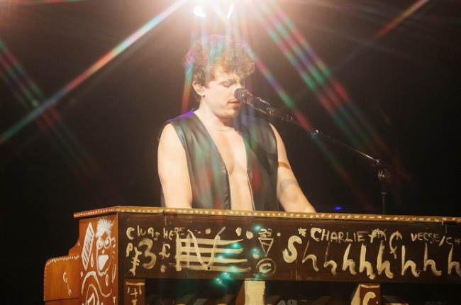 “Cơn bão vé gặp Charlie Puth” tại 8Wonder càn quét cộng đồng mạng Việt Nam