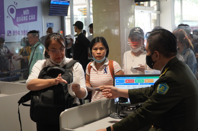 Cục Hàng không thí điểm làm thủ tục bay không cần giấy tờ tùy thân đến hết hè