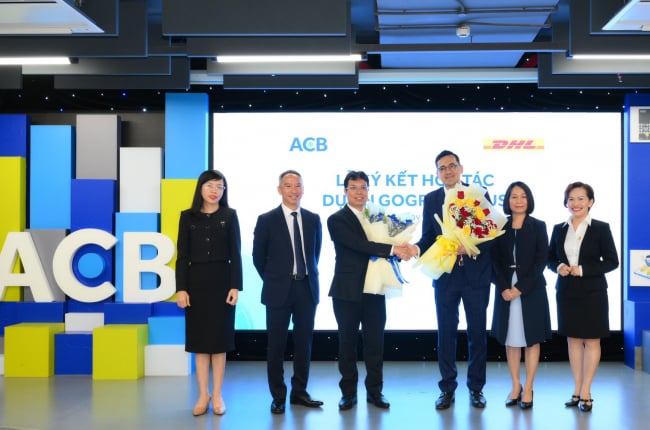 ACB - ngân hàng trong nước đầu tiên sử dụng dịch vụ xanh giảm CO2 của DHL