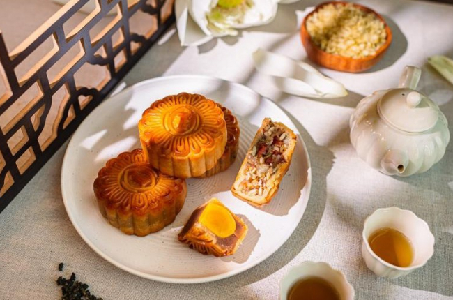 Bánh Trung thu giảm giá, khách vẫn ngó lơ
