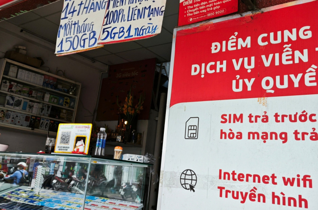 Sim điện thoại giá rẻ vẫn bán tràn lan từ cửa hàng tới mạng xã hội