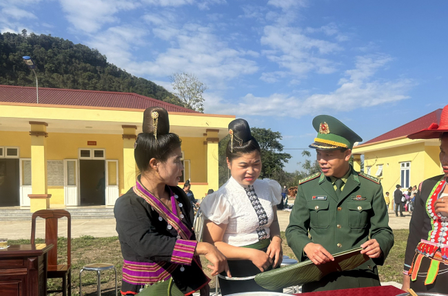 'Xuân Biên phòng ấm lòng dân bản” ở vùng cao biên giới Sơn La