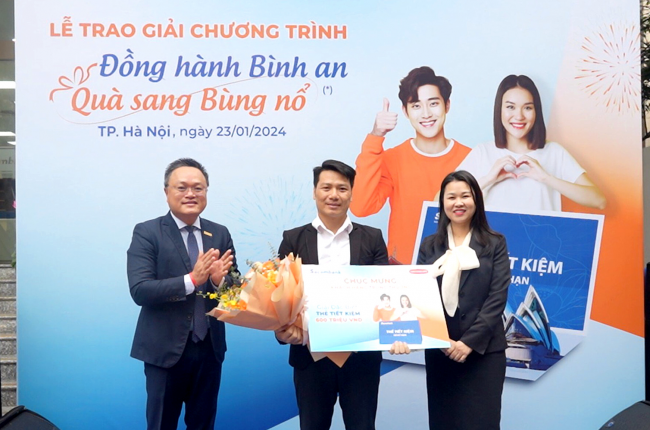 Sacombank trao giải chương trình quay số trúng thưởng 'Đồng hành bình an - Quà sang bùng nổ' 