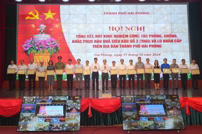 Hải Phòng: Khen thưởng 111 tập thể và 82 cá nhân trong công tác phòng, chống, khắc phục hậu quả cơn bão số 3 