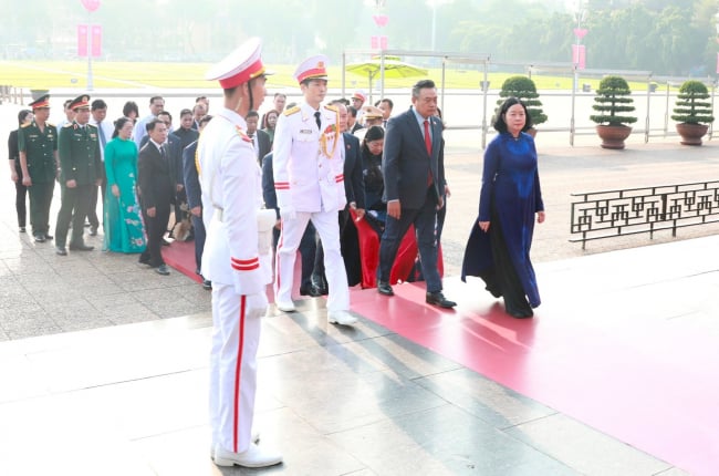 Lãnh đạo thành phố Hà Nội tưởng niệm Chủ tịch Hồ Chí Minh và các Anh hùng liệt sĩ