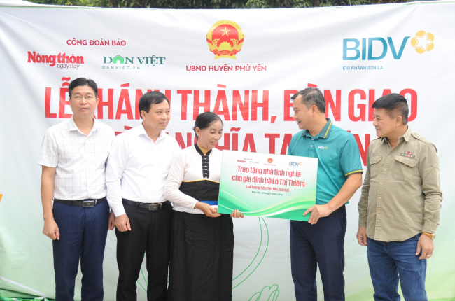 Khánh thành nhà tình nghĩa tại Phù Yên Sơn La: “Tết này tôi có nhà mới rồi!”