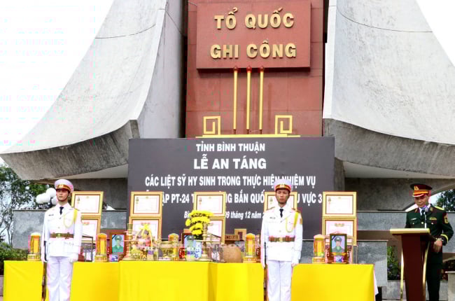 Bình Thuận: Trang trọng lễ an táng những liệt sỹ hy sinh khi thực hiện nhiệm vụ diễn tập ở trường bắn Quốc gia
