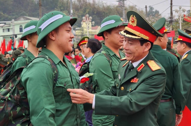 Điện Biên: Hơn 1.200 thanh niên chia tay gia đình, lên đường nhập ngũ