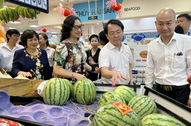 Thứ trưởng Bộ Công Thương Phan Thị Thắng: Hàng Tết đang khuyến mãi lớn, chưa nghe phản ánh tăng giá