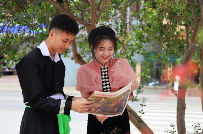 Văn phòng đại diện Báo Nhân Dân tại Sơn La: Tặng bạn đọc 1.000 bản phụ san tranh panorama 'Chiến dịch Điện Biên Phủ'