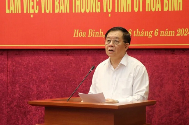 Trưởng Ban Tuyên giáo Trung ương Nguyễn Trọng Nghĩa làm việc tại Tỉnh ủy Hòa Bình