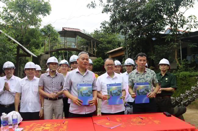 Điện lực Lai Châu chung tay xây dựng nông thôn mới