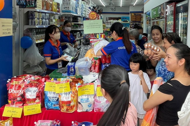 Bán buôn và bán lẻ trong kỷ nguyên số: Thương mại điện tử xuyên biên giới đe dọa và 3 bài toán khó  