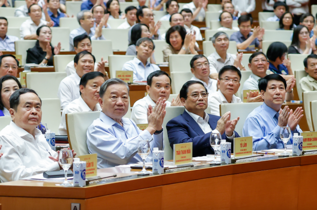 Chủ tịch nước, Thủ tướng và Chủ tịch Quốc hội dự Hội nghị quán triệt Quy định và Chỉ thị của Bộ Chính trị