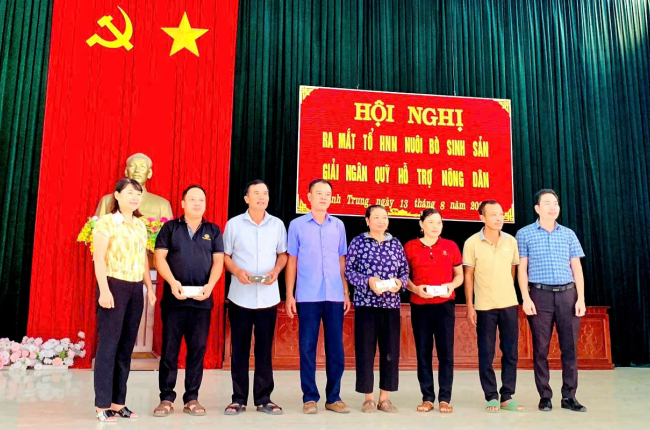 Ninh Bình: Ra mắt Tổ hội nghề nghiệp nuôi bò sinh sản và giải ngân Quỹ Hỗ trợ nông dân huyện Yên Khánh