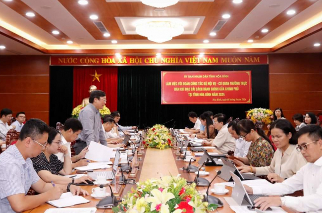 Hoà Bình: Cần làm tốt việc cải cách thể chế, thủ tục hành chính, tổ chức bộ máy các cơ quan hành chính Nhà nước