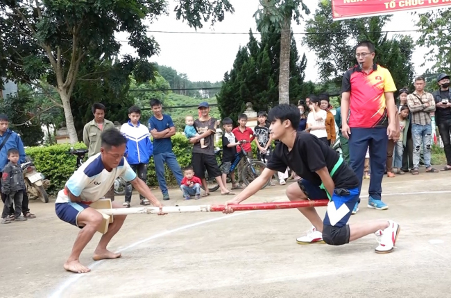 Sôi nổi Ngày hội thể thao các dân tộc thiểu số nơi biên giới Yên Châu