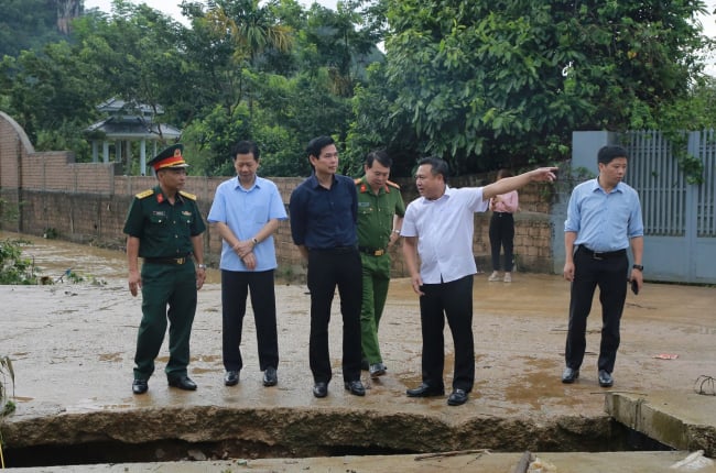 Bí thư Tỉnh ủy Sơn La Hoàng Quốc Khánh kiểm tra ảnh hưởng bão số 3 tại huyện Mộc Châu