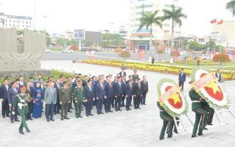 Tổng Bí thư Tô Lâm dâng hương, tưởng niệm các Anh hùng liệt sĩ tại Đài tưởng niệm TP Đà Nẵng