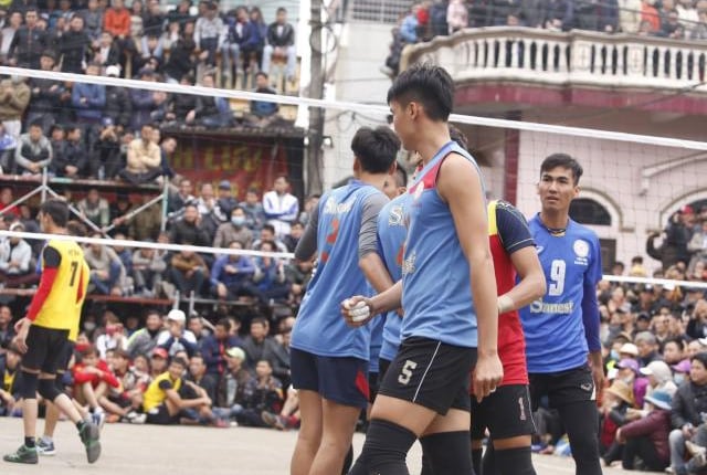 Sanest Khánh Hòa “vơ” bộn tiền từ bóng chuyền hội làng