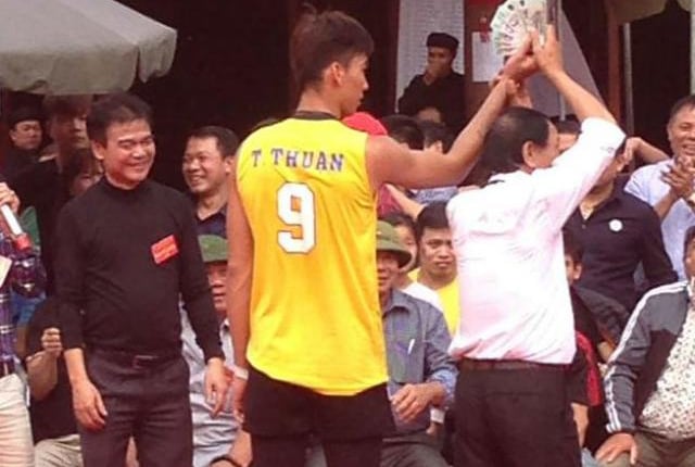 Bóng chuyền hội làng: Đập cắm vạch, thưởng nóng 10 triệu đồng