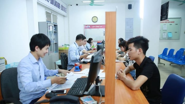 Không đủ điều kiện về hưu, cán bộ, công chức được hưởng chính sách gì khi thôi việc?